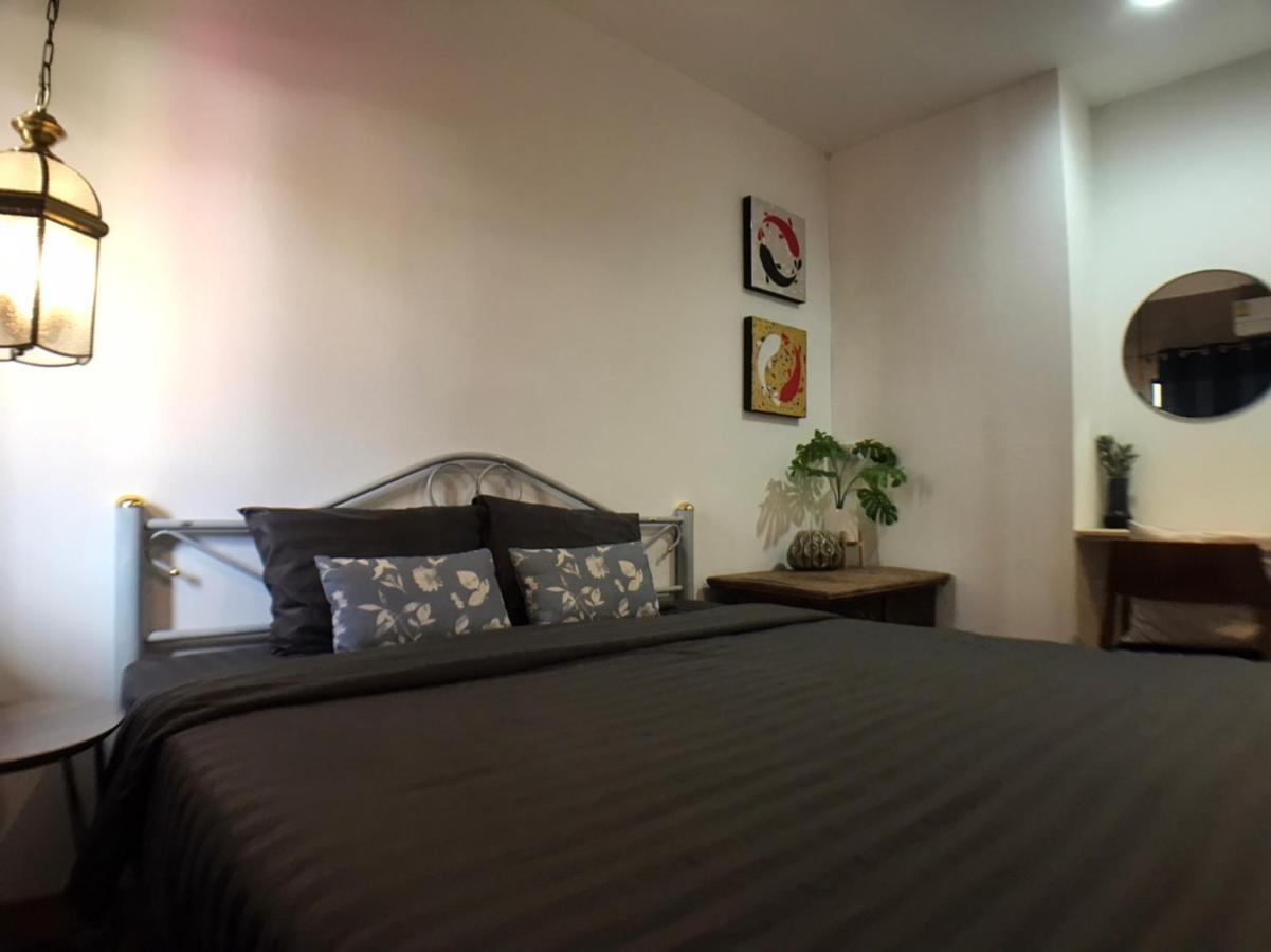 8Th House @ Center Of Chiangmai Old Town Apartman Csiangmaj Kültér fotó