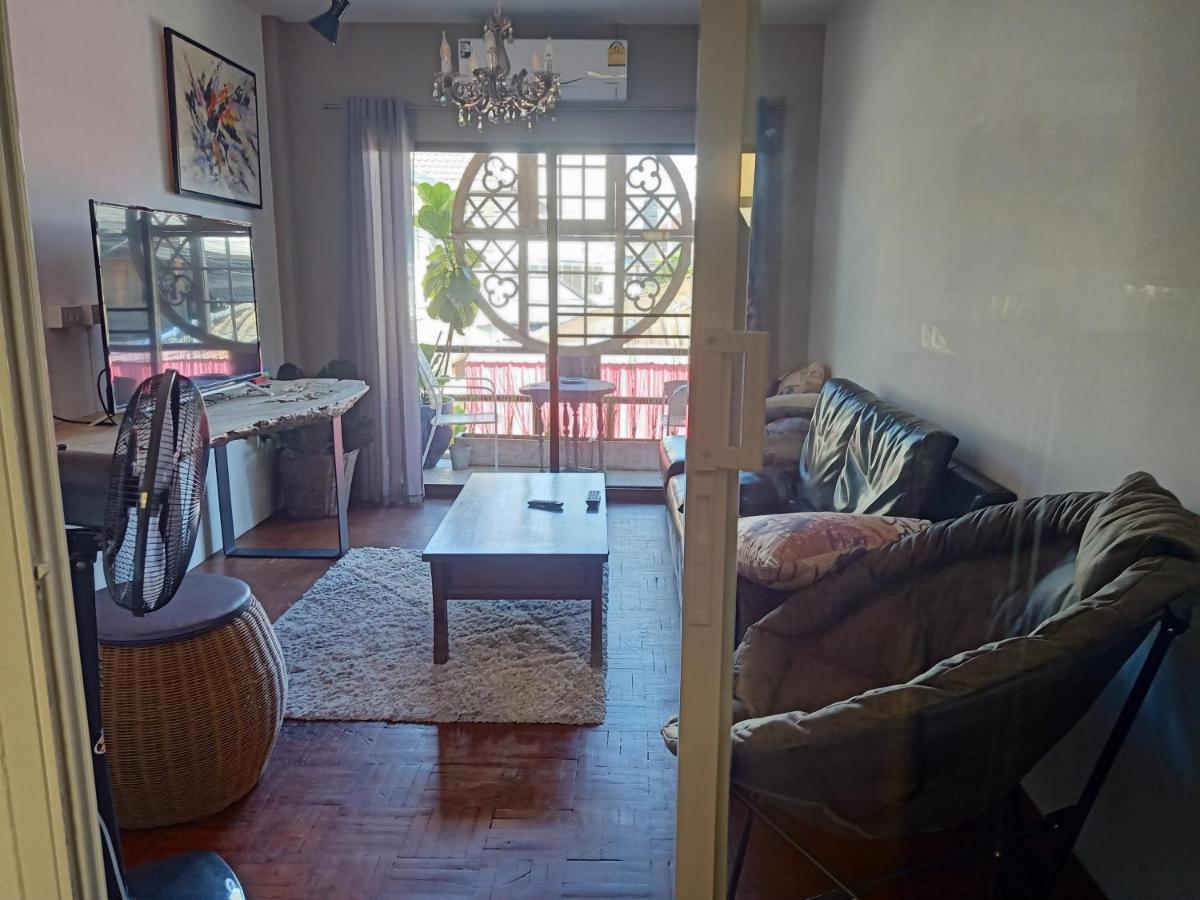 8Th House @ Center Of Chiangmai Old Town Apartman Csiangmaj Kültér fotó