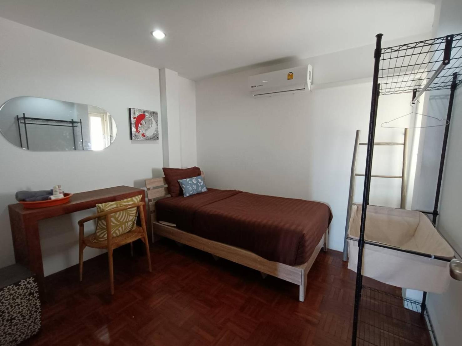 8Th House @ Center Of Chiangmai Old Town Apartman Csiangmaj Kültér fotó
